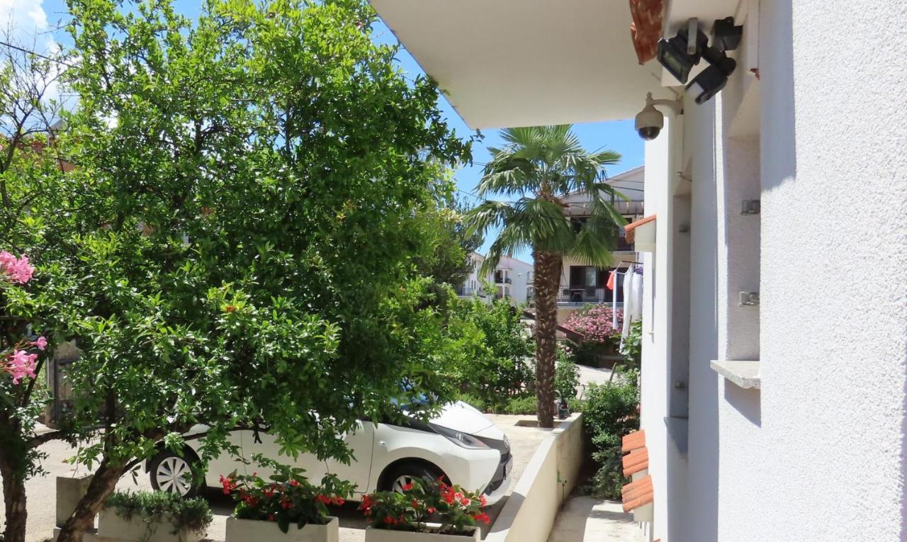 Apartments Kamelija Малинска Экстерьер фото