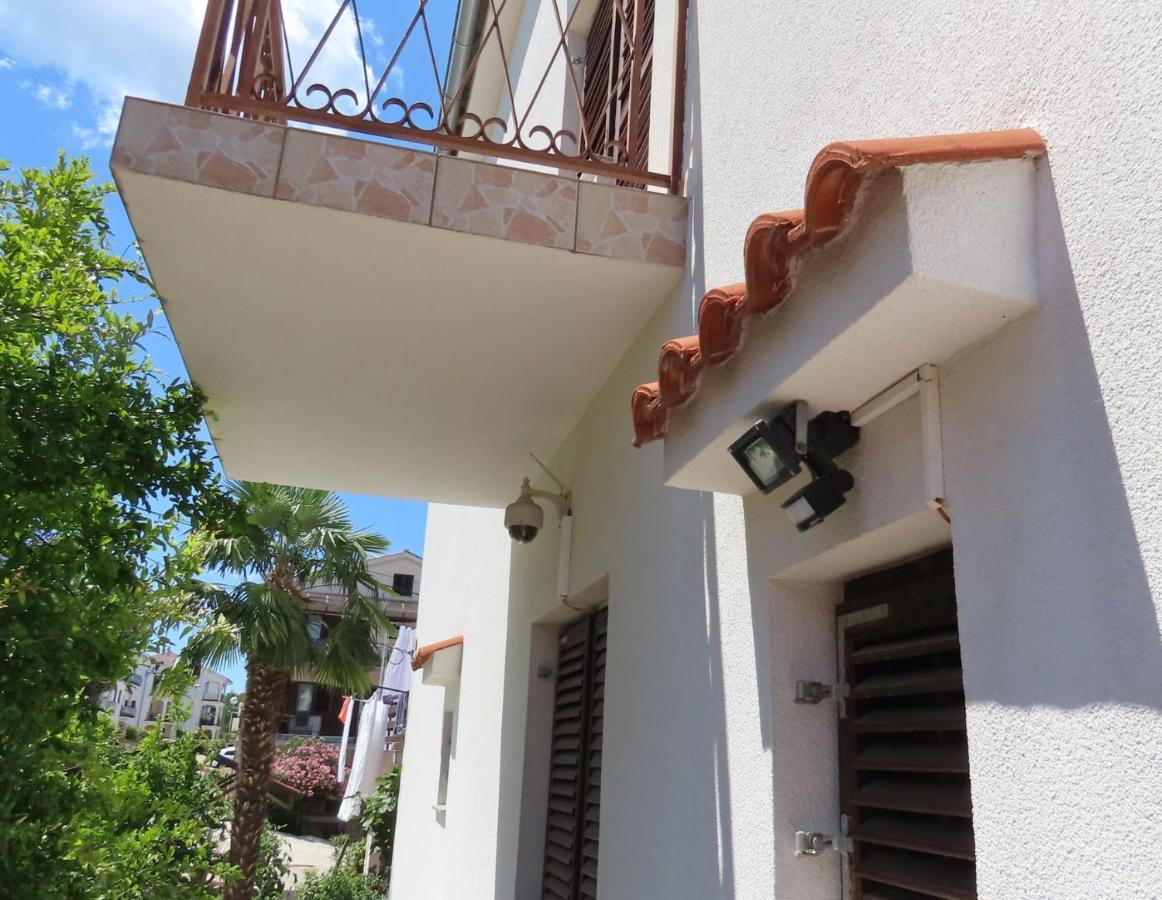 Apartments Kamelija Малинска Экстерьер фото