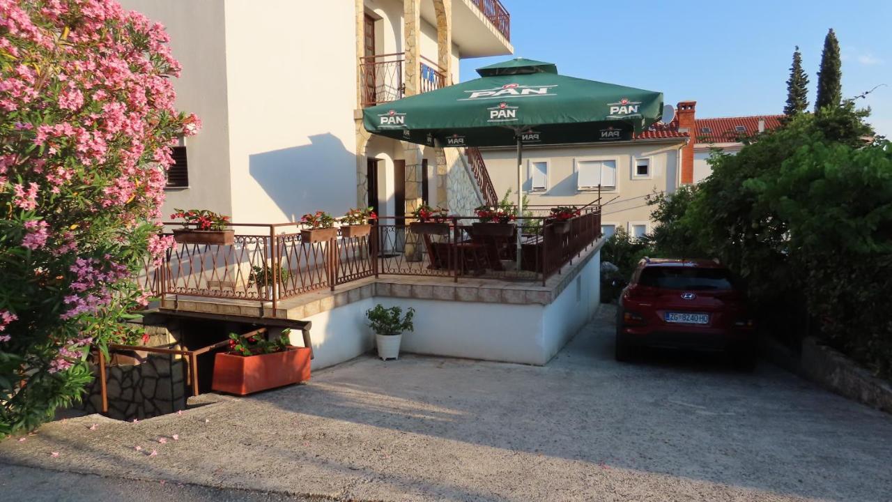 Apartments Kamelija Малинска Экстерьер фото