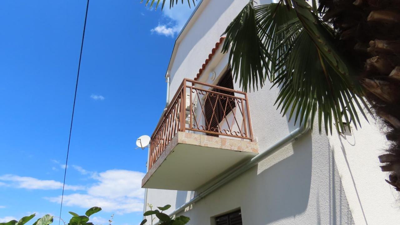 Apartments Kamelija Малинска Экстерьер фото