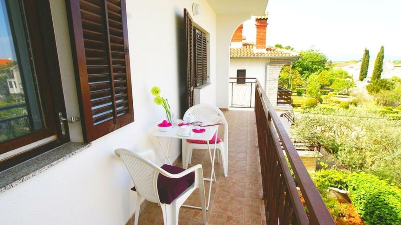 Apartments Kamelija Малинска Экстерьер фото