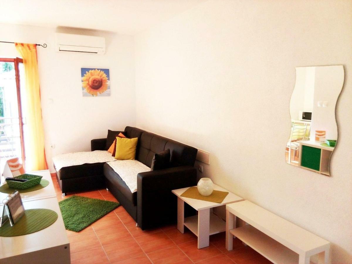 Apartments Kamelija Малинска Экстерьер фото