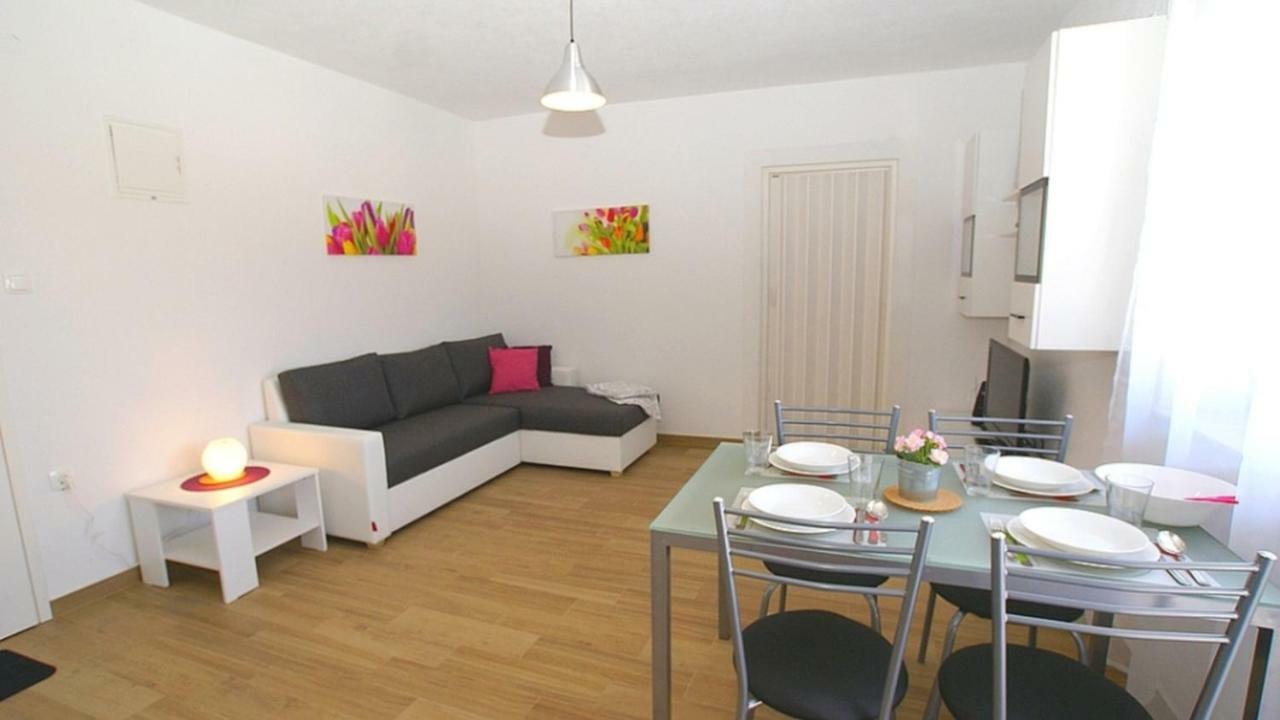 Apartments Kamelija Малинска Экстерьер фото