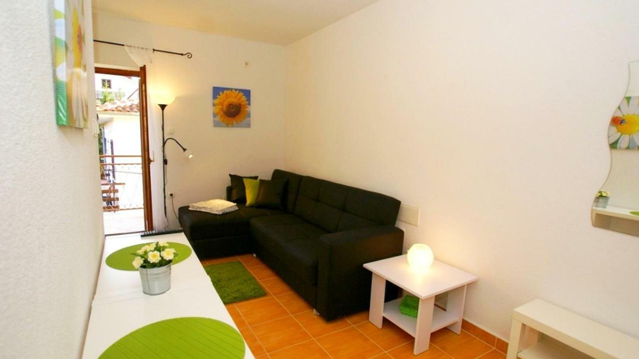 Apartments Kamelija Малинска Экстерьер фото