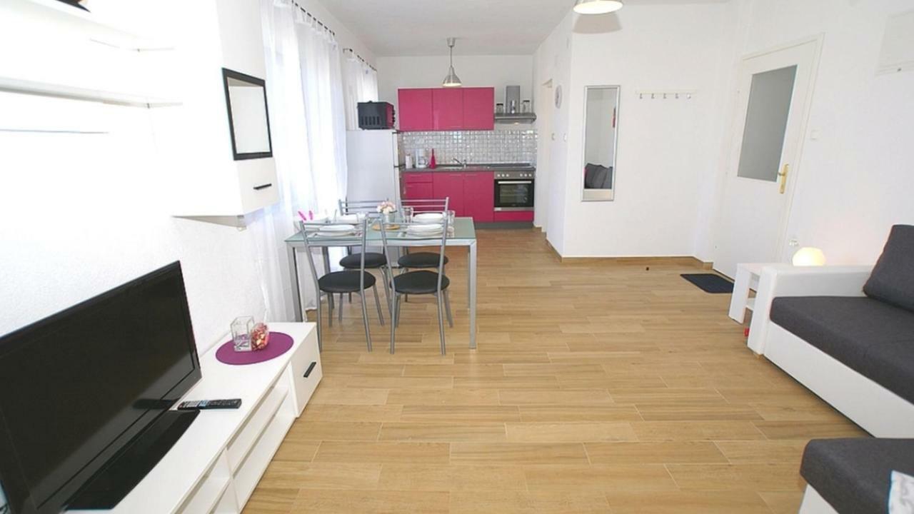 Apartments Kamelija Малинска Экстерьер фото