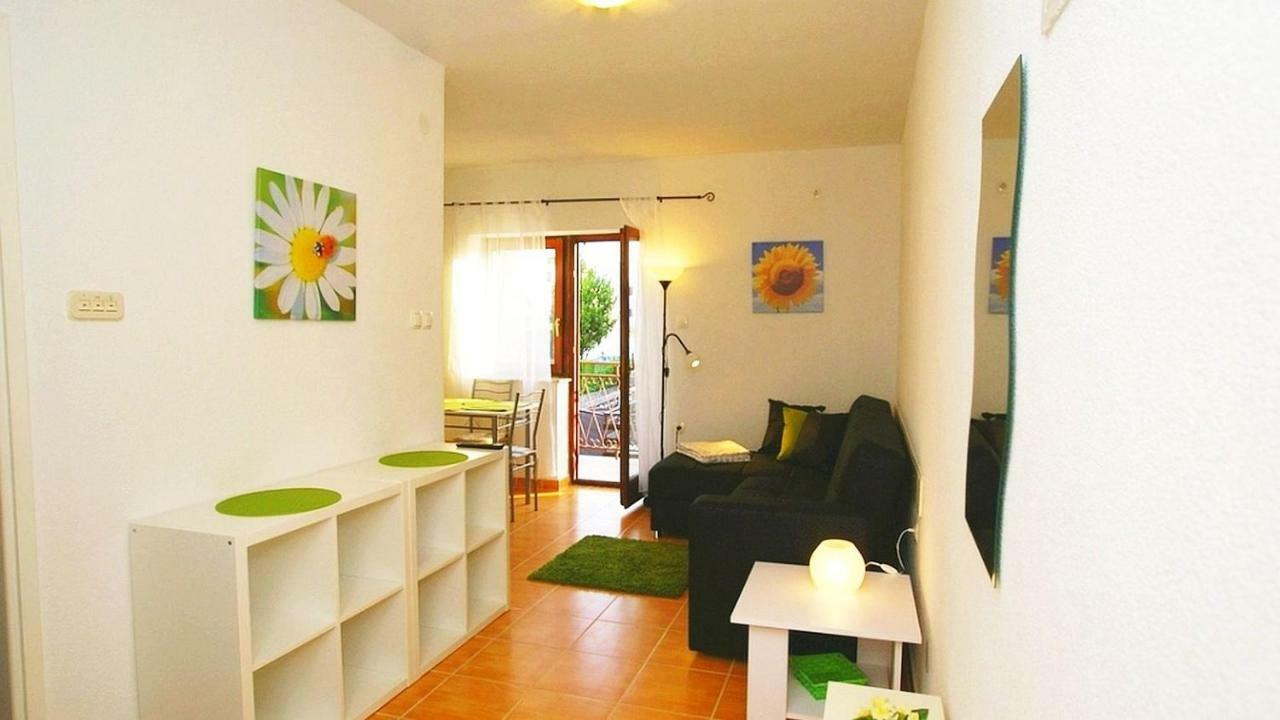 Apartments Kamelija Малинска Экстерьер фото